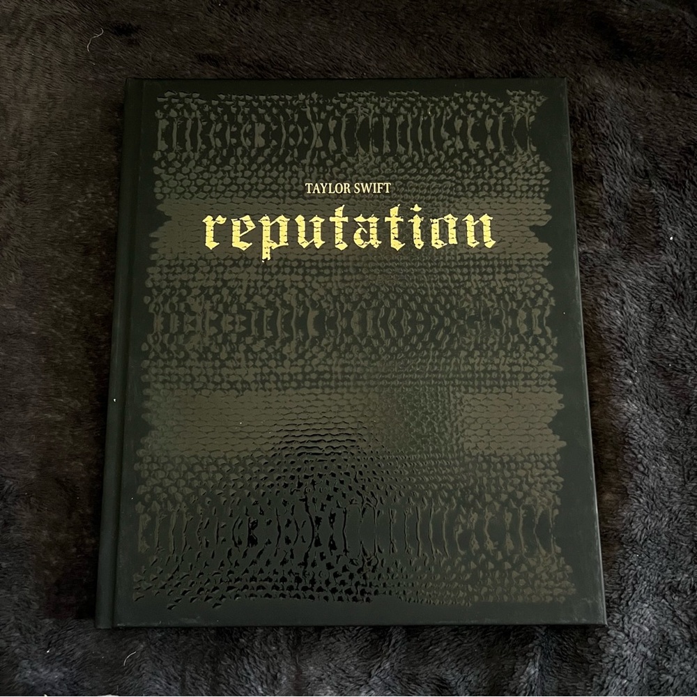 RARE Reputation Hardcover Book Taylor Swift Reputation Tour VIP Hardback Book